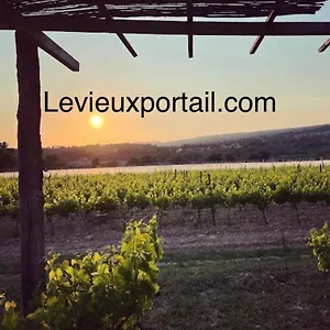  Bed & Breakfast Le Vieux Portail Frankrijk